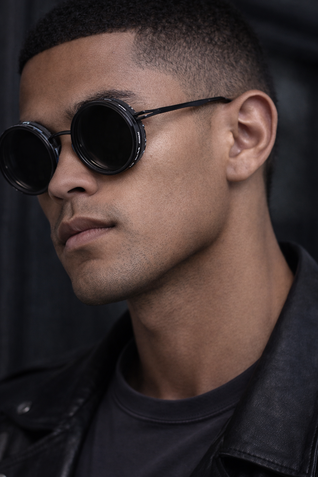 Noir Axis Round Sunglasses